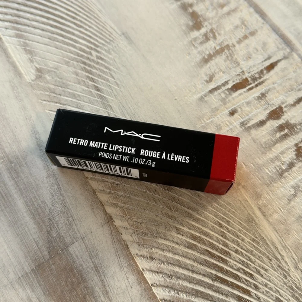 MAC | Retro Matte Lipstick | Ruby Woo